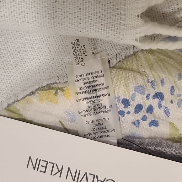 Scarf - Picture 5 of 5